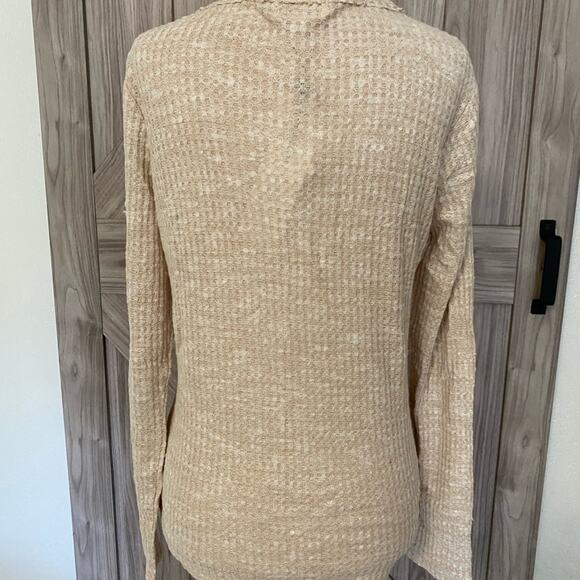 NWT socialite medium oatmeal and white Henley - Picture 5 of 5